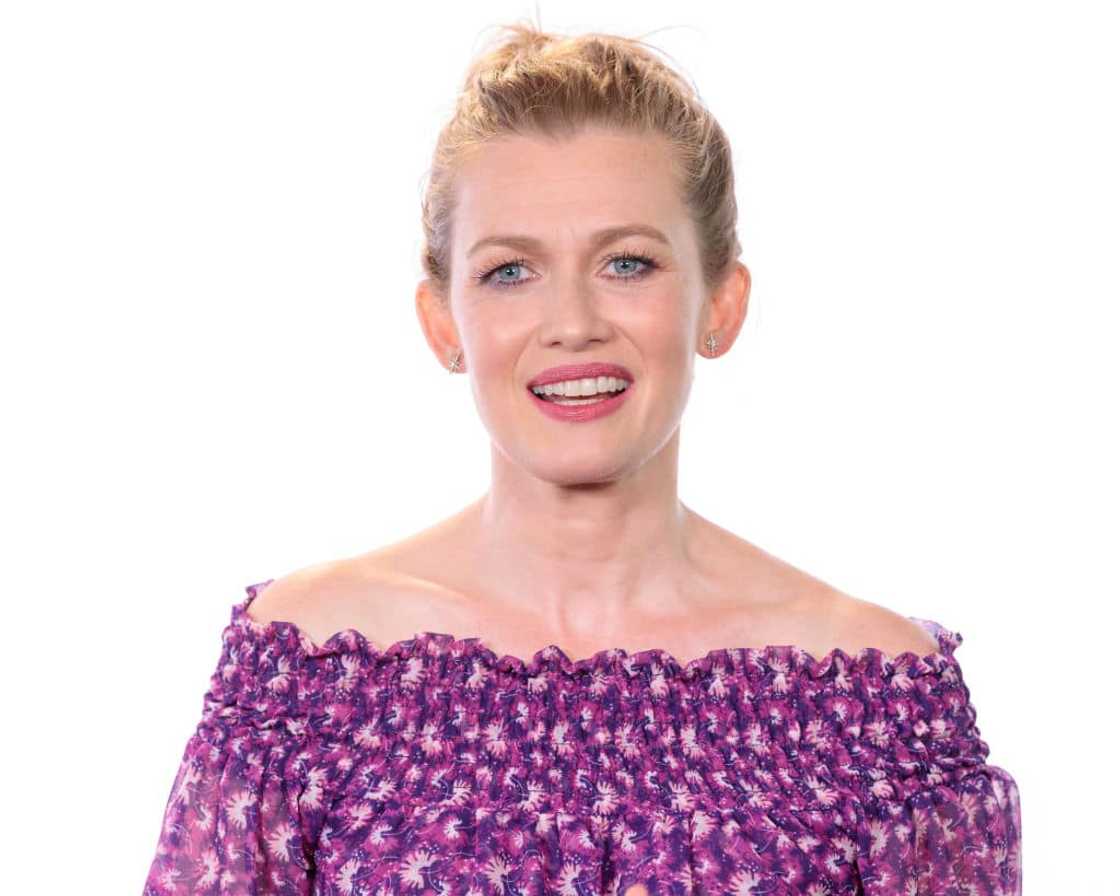 Mireille Enos biography