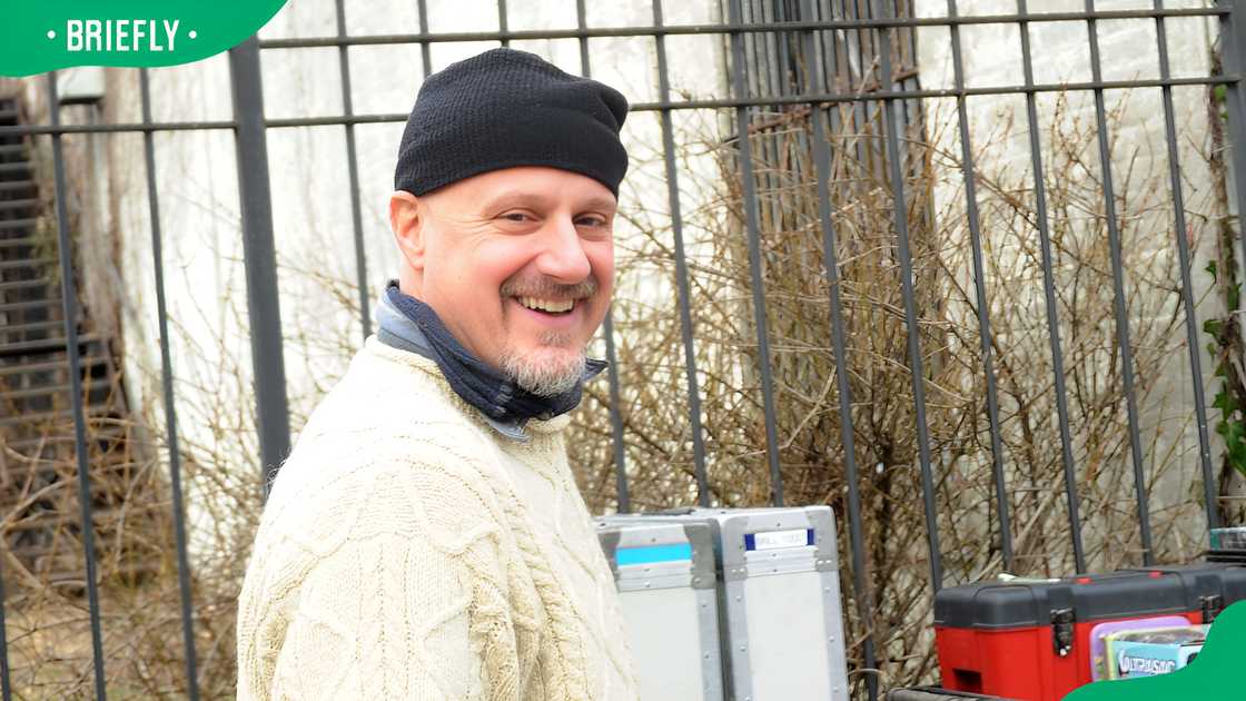 Tim Van Patten on the set of Boardwalk Empire