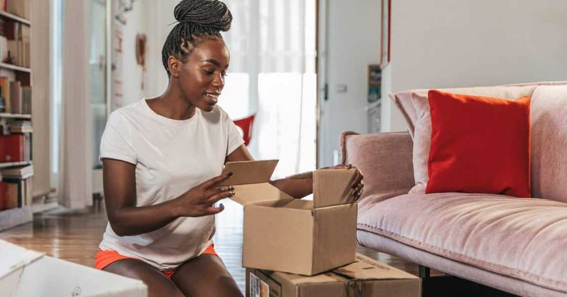 An unemployed woman shared pictures of her rented room on social media An unemployed woman shared pictures of her rented room on social media