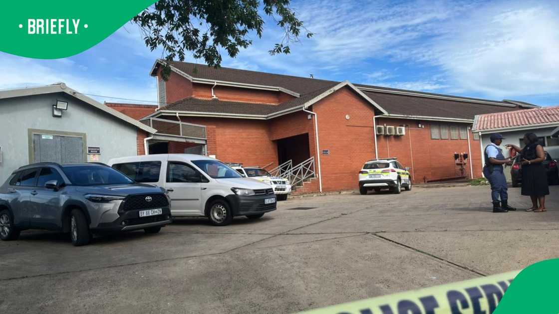 A suspect who was arrested for attempted murder, was killed after he held cops hostage in Ntuzuma A suspect who was arrested for attempted murder, was killed after he held cops hostage in Ntuzuma