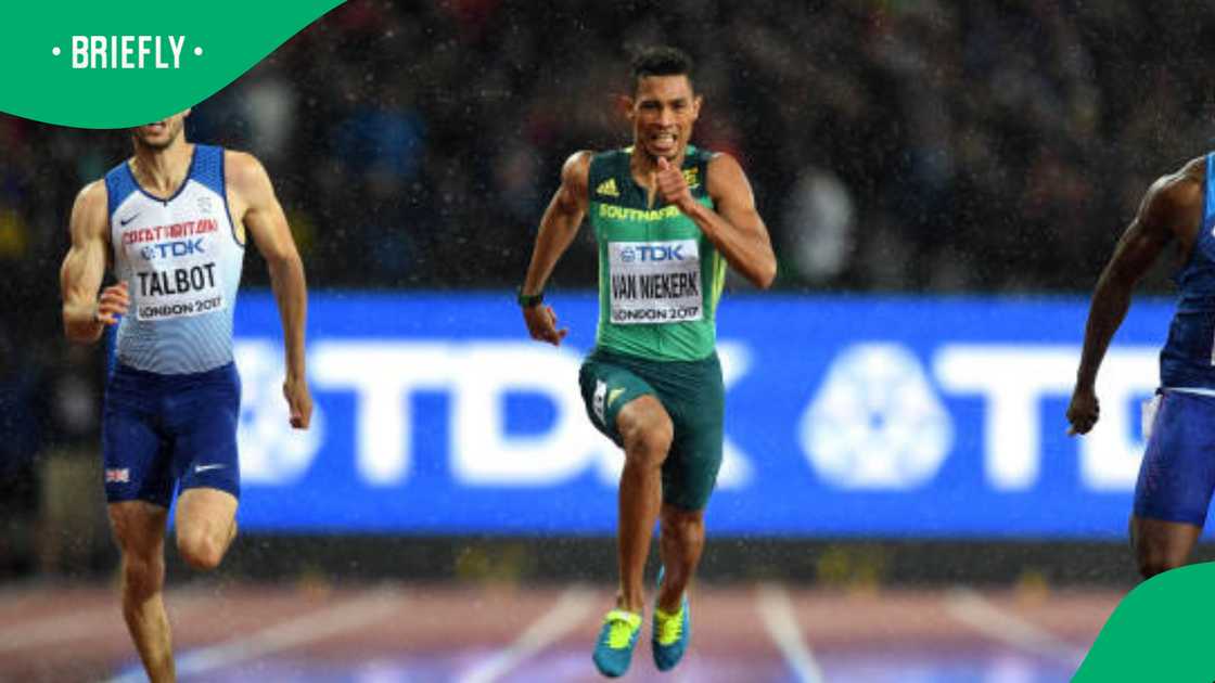 Wayde van Niekerk of South Africa and Ameer Webb of the United States compete in the Men's 200 metres semi finals during day six of the 16th IAAF World Athletics Championships London 2017 at The London Stadium on August 9, 2017 in London, United Kingdom.