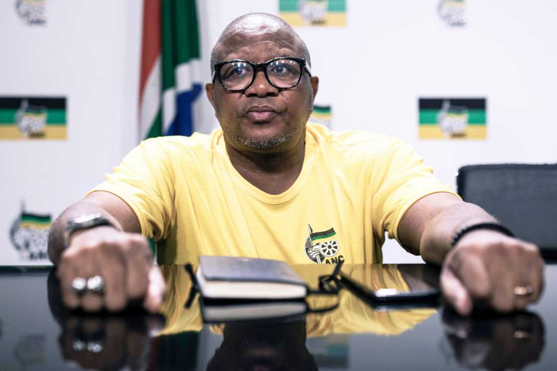 Fikile Mbalula said that Senzo Mchunu would not step aside