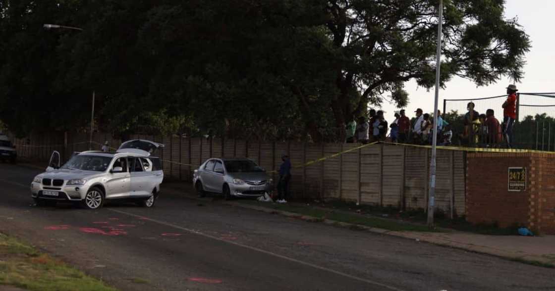SAPS, South African Police Service, police shootout, Tembisa, Rosettenvile, Faith Mazibuko, Bheki Cele, Gauteng, South Africa, crime, cash-in-transit heist, weapons SAPS, South African Police Service, police shootout, Tembisa, Rosettenvile, Faith Mazibuko, Bheki Cele, Gauteng, South Africa, crime, cash-in-transit heist, weapons