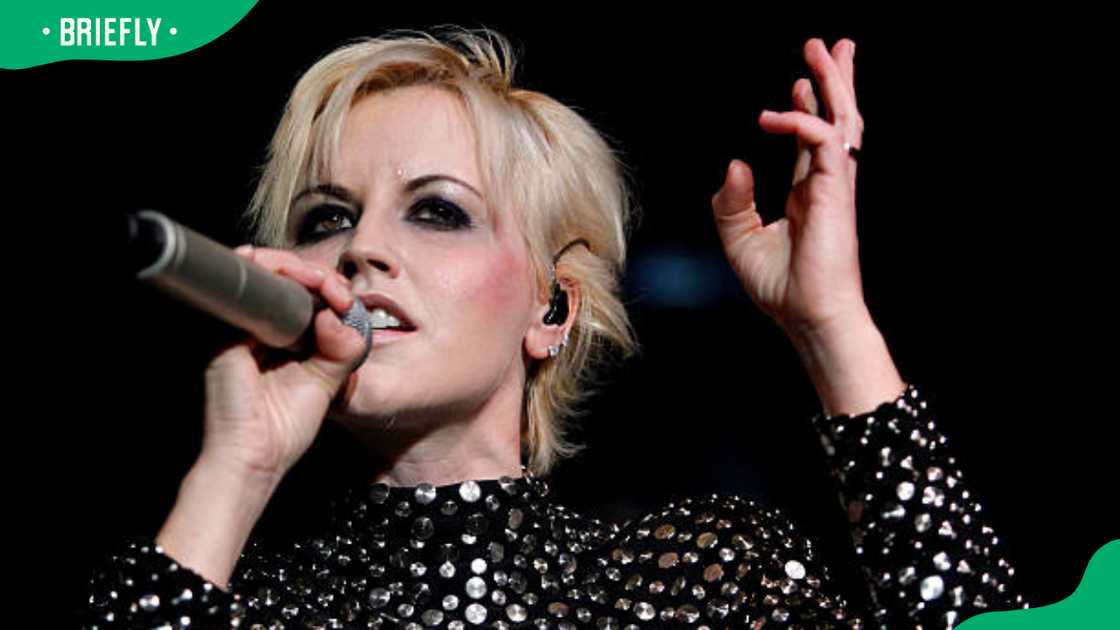 Dolores O'Riordan of The Cranberries performing at Sports Hall Dolores O'Riordan of The Cranberries performing at Sports Hall