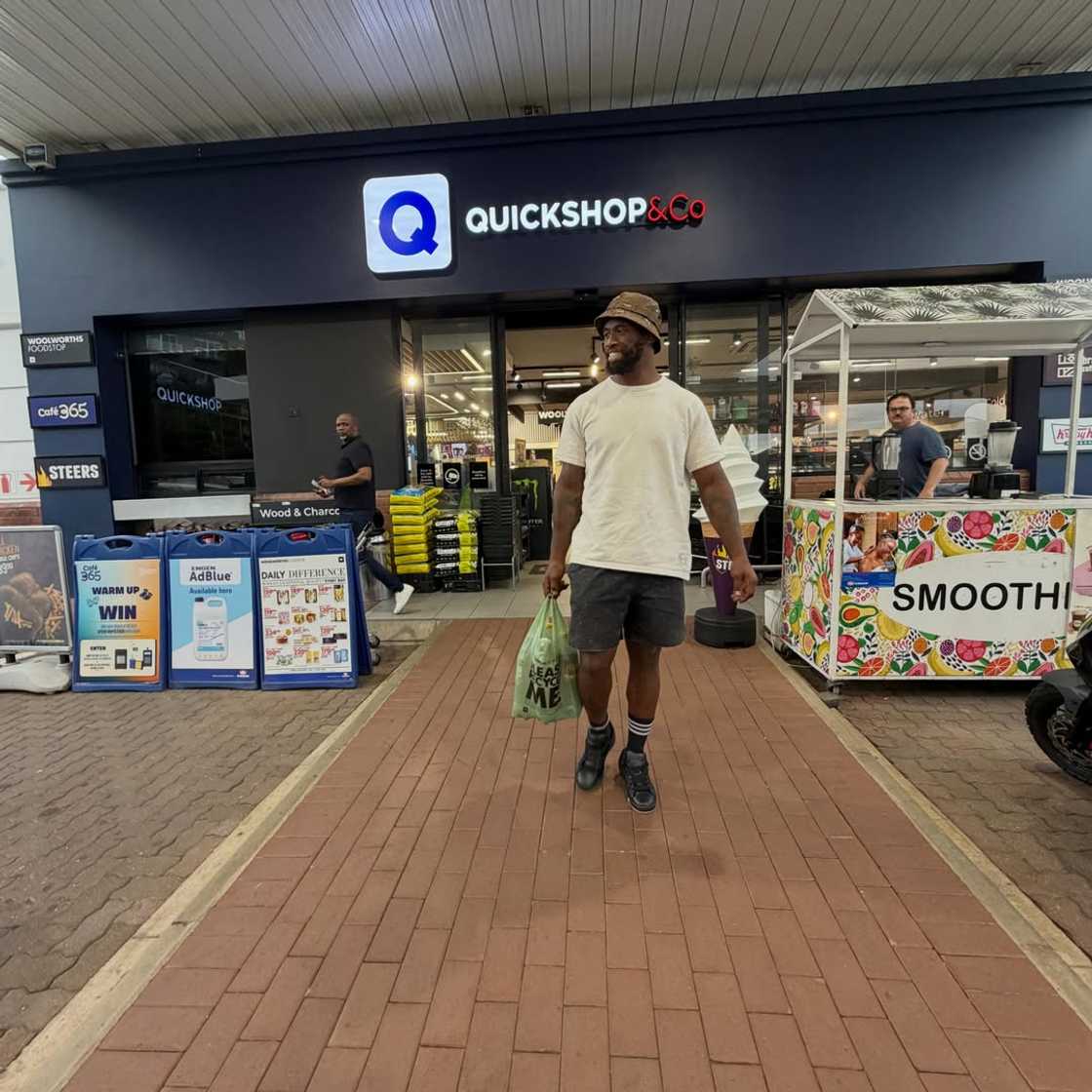 Siya Kolisi welcomed Sinners star