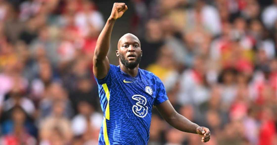Romelu Lukaku of Chelsea celebrates after scoring their side’s first goal during the Premier League match between Arsenal and Chelsea at Emirates Stadium on August 22, 2021 in London, England. (Photo by Michael Regan/Getty Images)