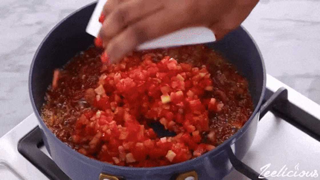 Making chakalaka sauce Making chakalaka sauce