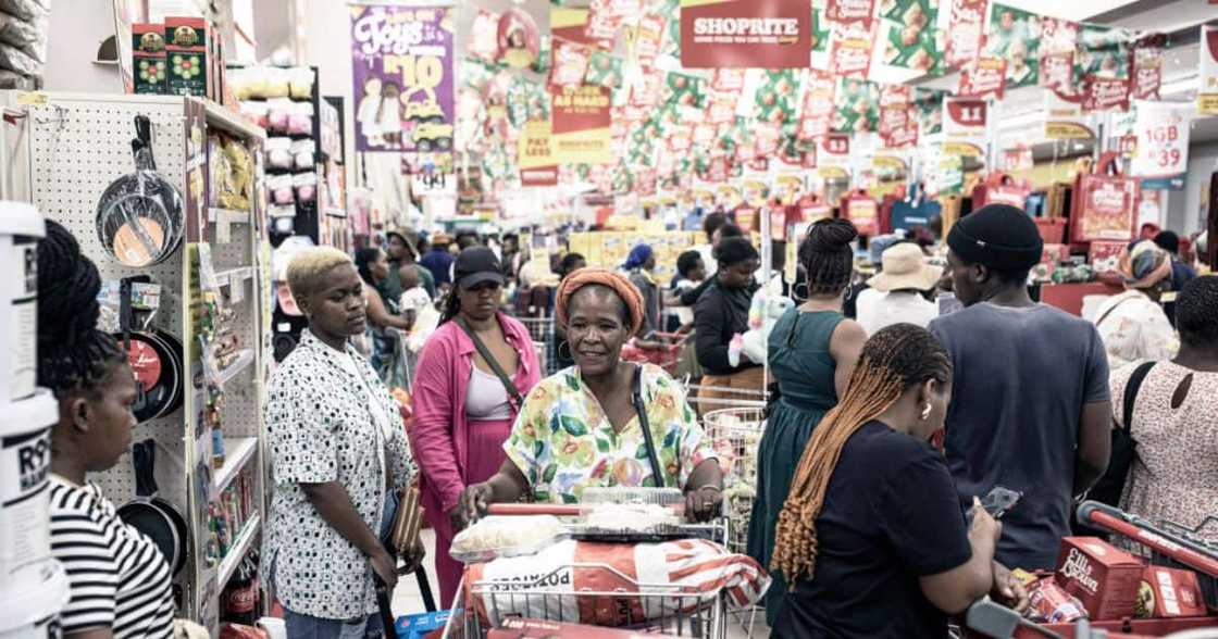 Customers bought groceries from Shoprite Customers bought groceries from Shoprite