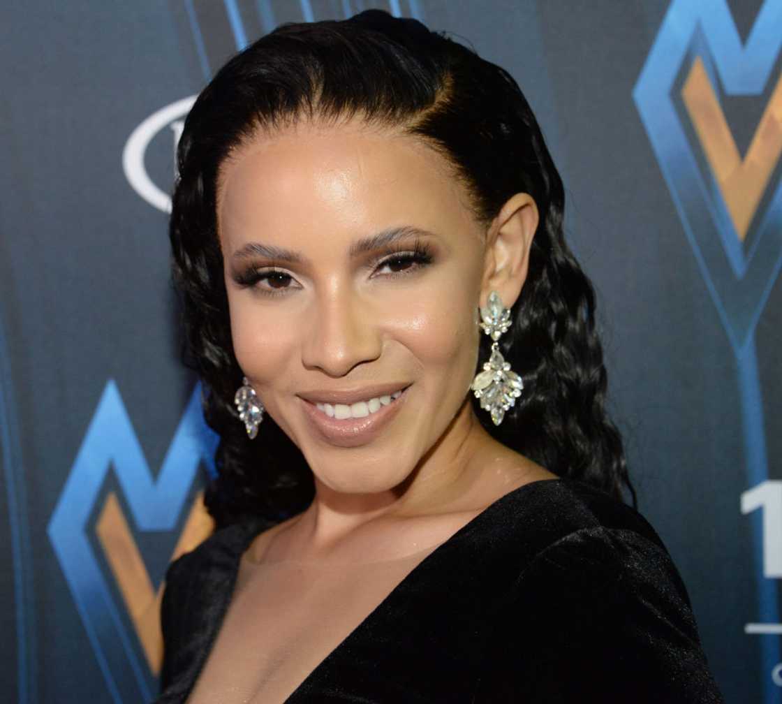 Thuli Phongolo showed off her Versace jacket. Thuli Phongolo showed off her Versace jacket.