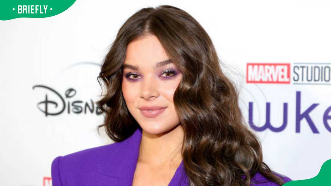 Hailee Steinfeld at an event Hailee Steinfeld at an event