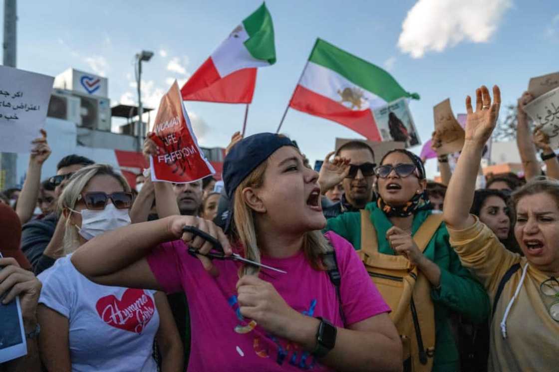 A protestors cuts her hair during a demonstration in support of Iranian women, in Istanbul on October 2, 2022