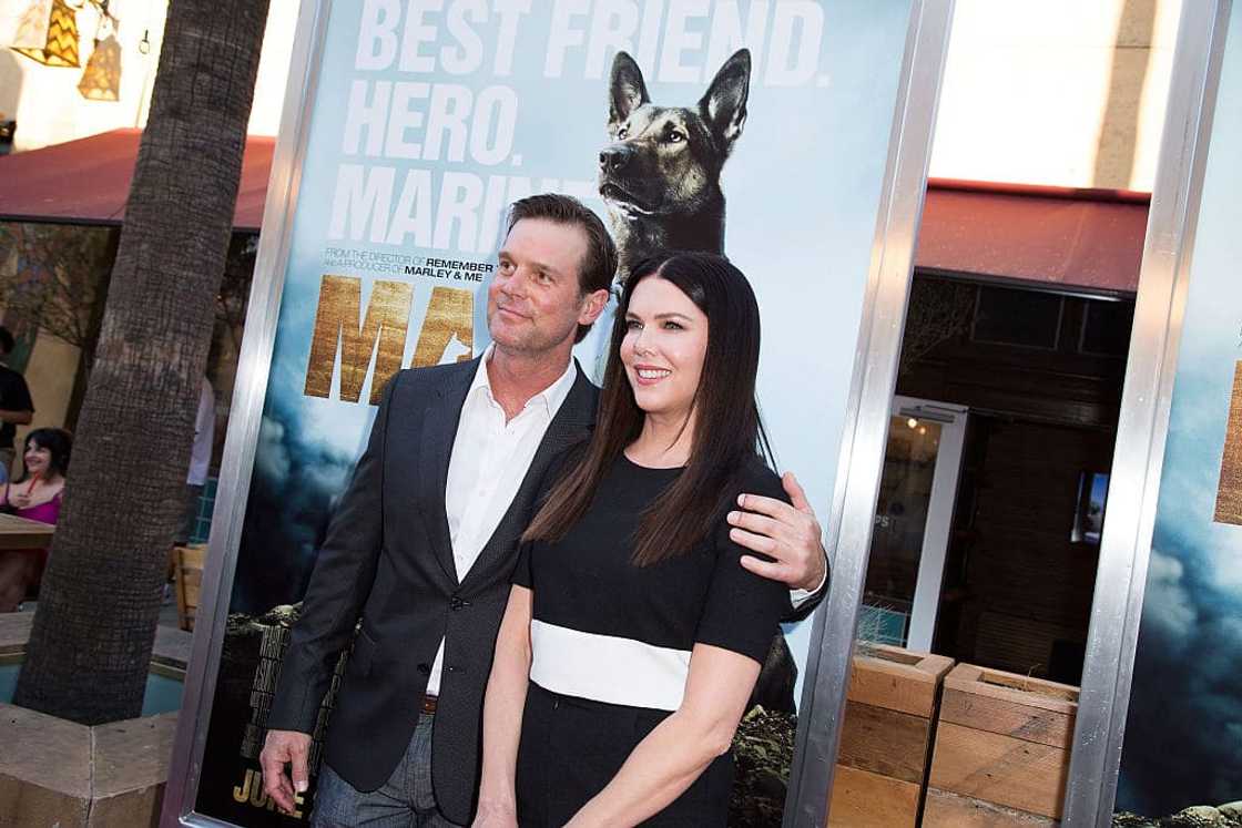 Peter Krause and wife