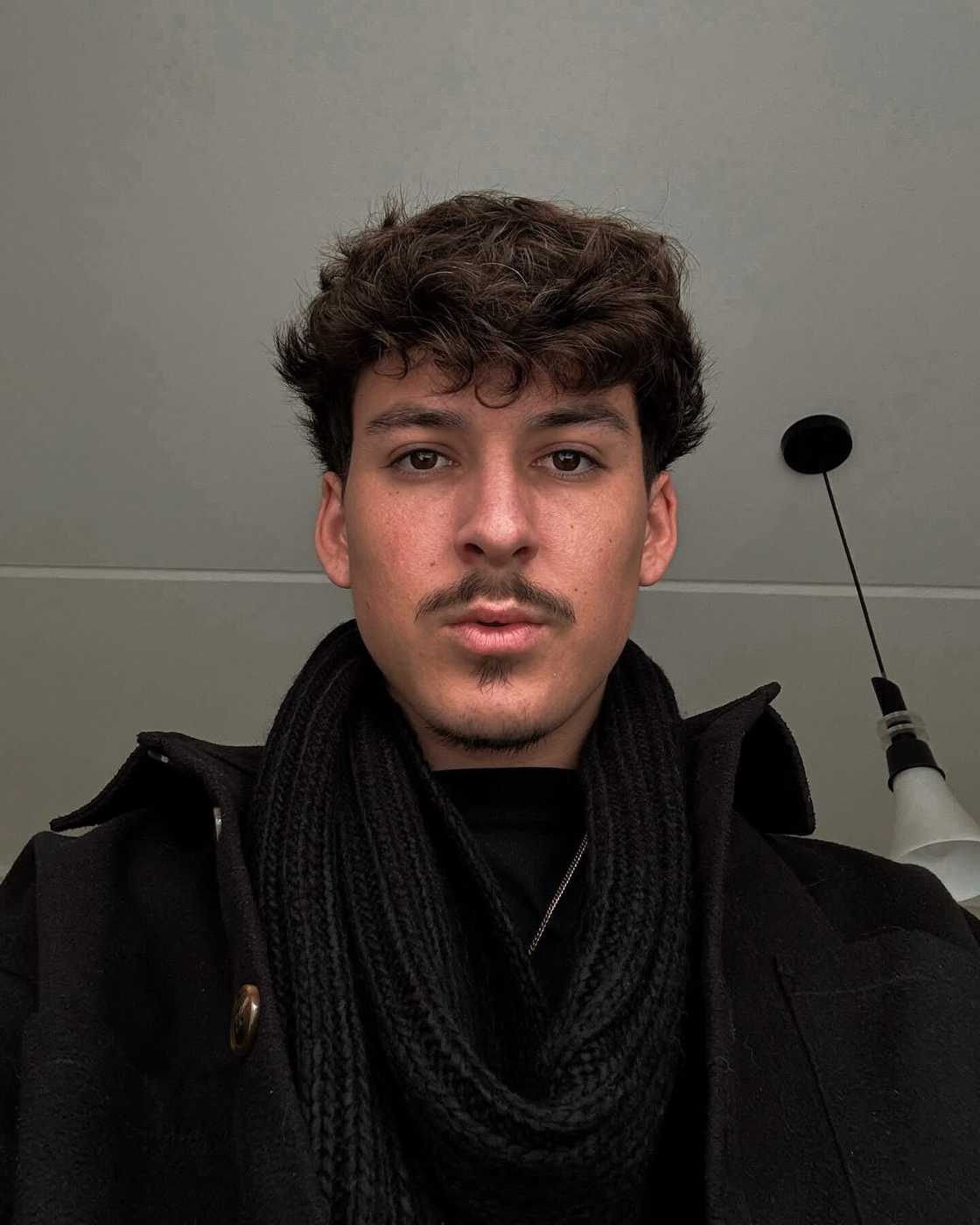 A white man showcased his impressive dance moves in a viral video, leaving viewers in awe. A white man showcased his impressive dance moves in a viral video, leaving viewers in awe.