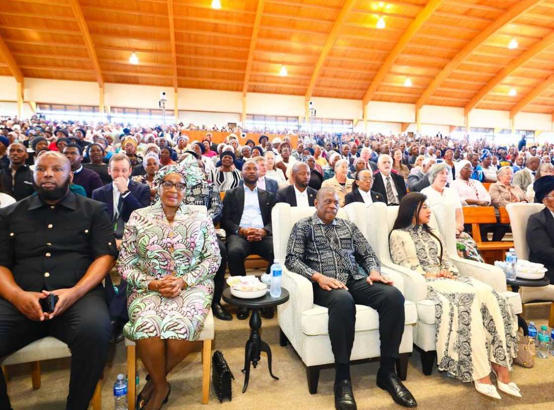 Kwasizwabantu mission congregants Kwasizwabantu mission congregants