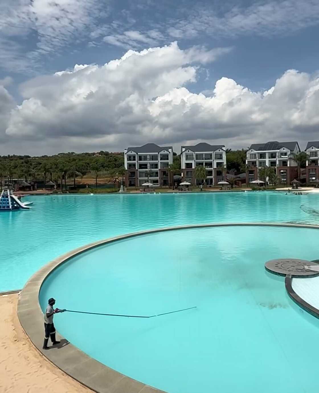 A Pretoria apartment costing R8k a month and featuring a massive on-site pool drew mixed reactions from South Africans. A Pretoria apartment costing R8k a month and featuring a massive on-site pool drew mixed reactions from South Africans.