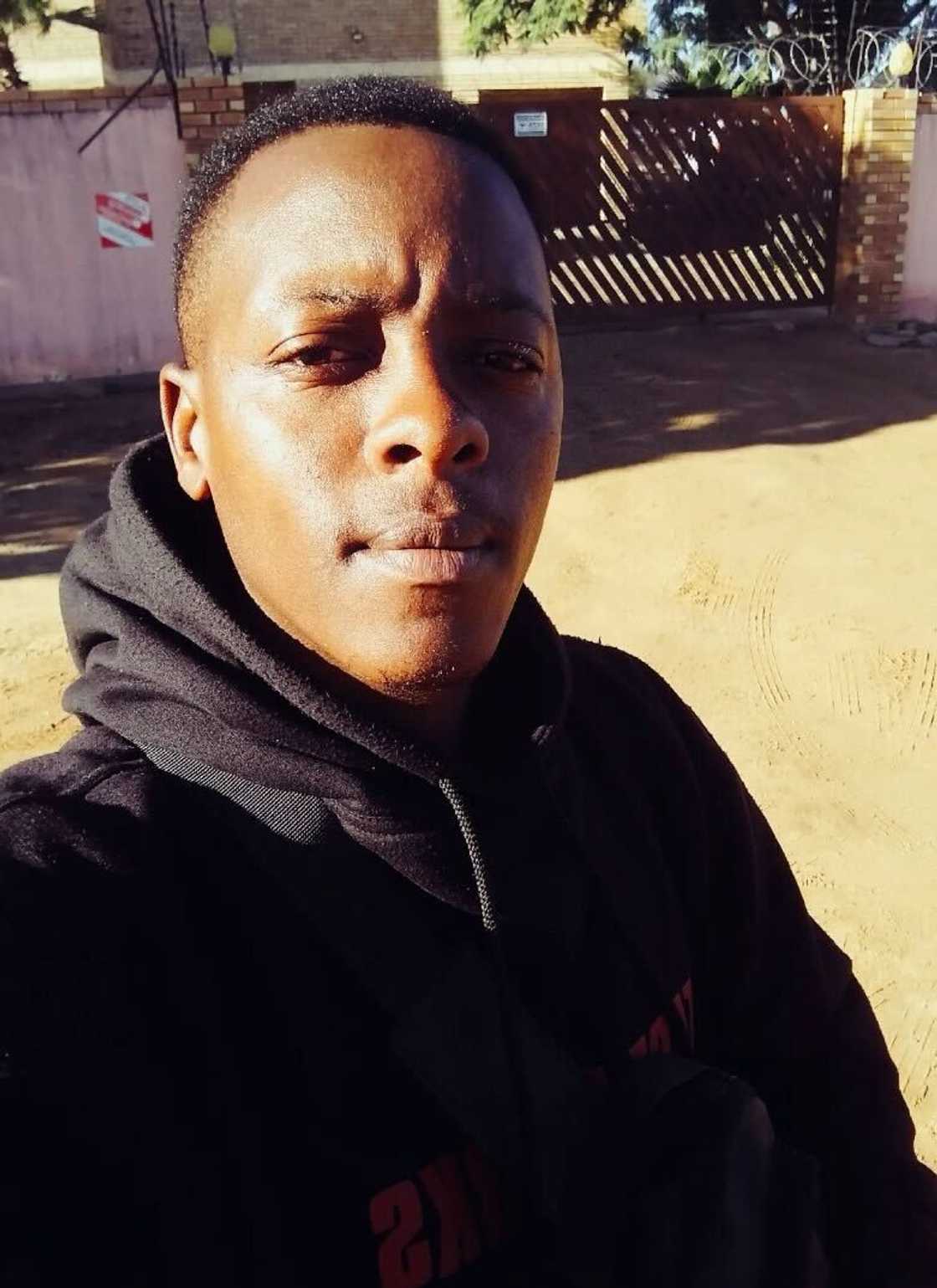 A young man in South Africa showcased the results of a pressure cooker mishap that sparked amusement in Mzansi.