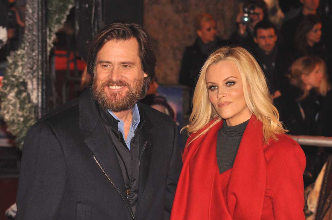 Jim Carrey and Jennifer McCarthy in Leicester Square, London