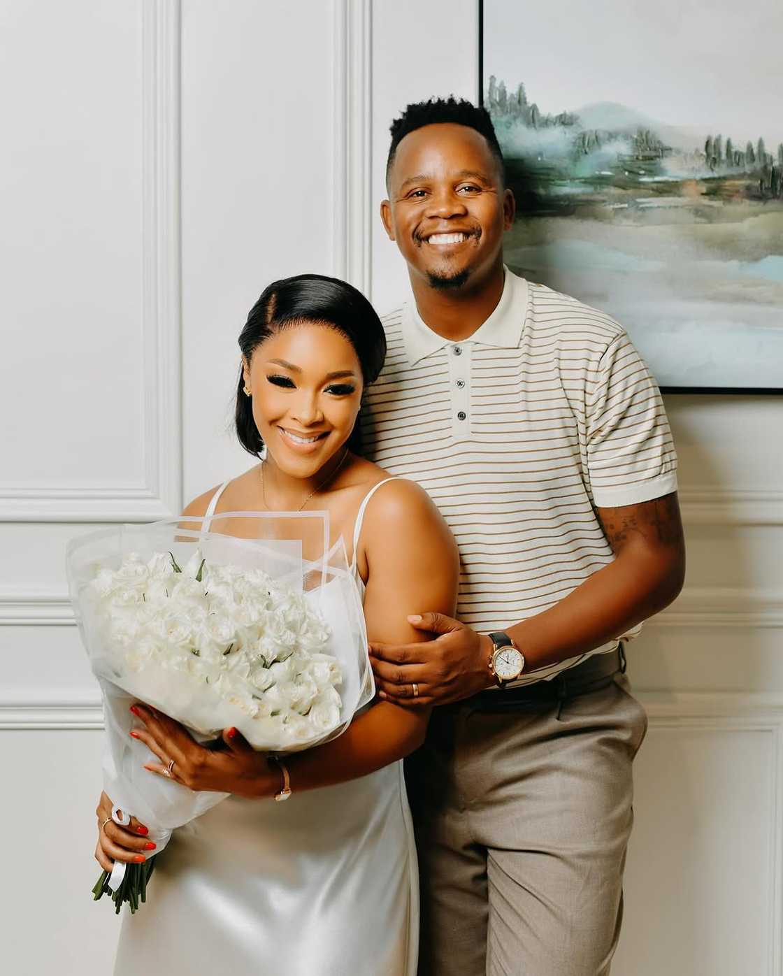 Social media users scolded a husband for not closing his wife's car door Social media users scolded a husband for not closing his wife's car door