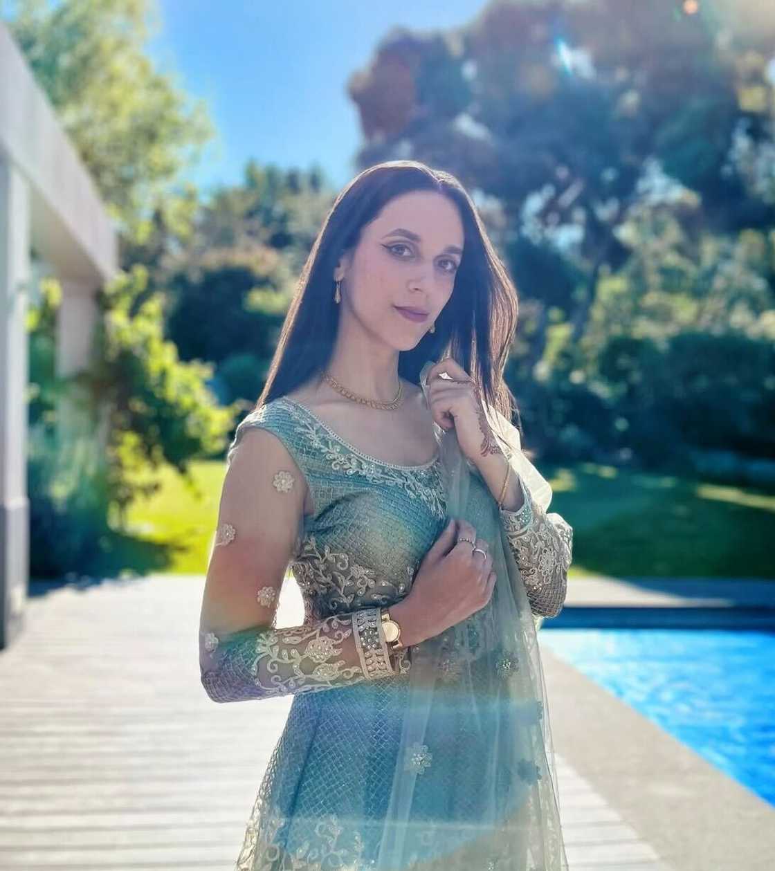 A woman who showcased a frog in her store-bought lettuce appeared in a video.