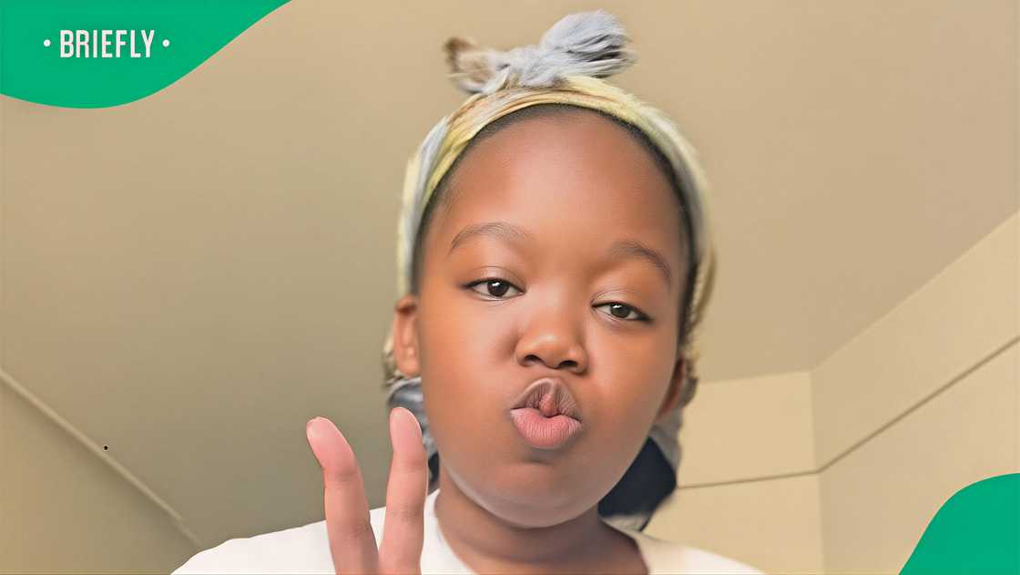 A young woman in South Africa showcased her 4C hair and unveiled her routine. A young woman in South Africa showcased her 4C hair and unveiled her routine.