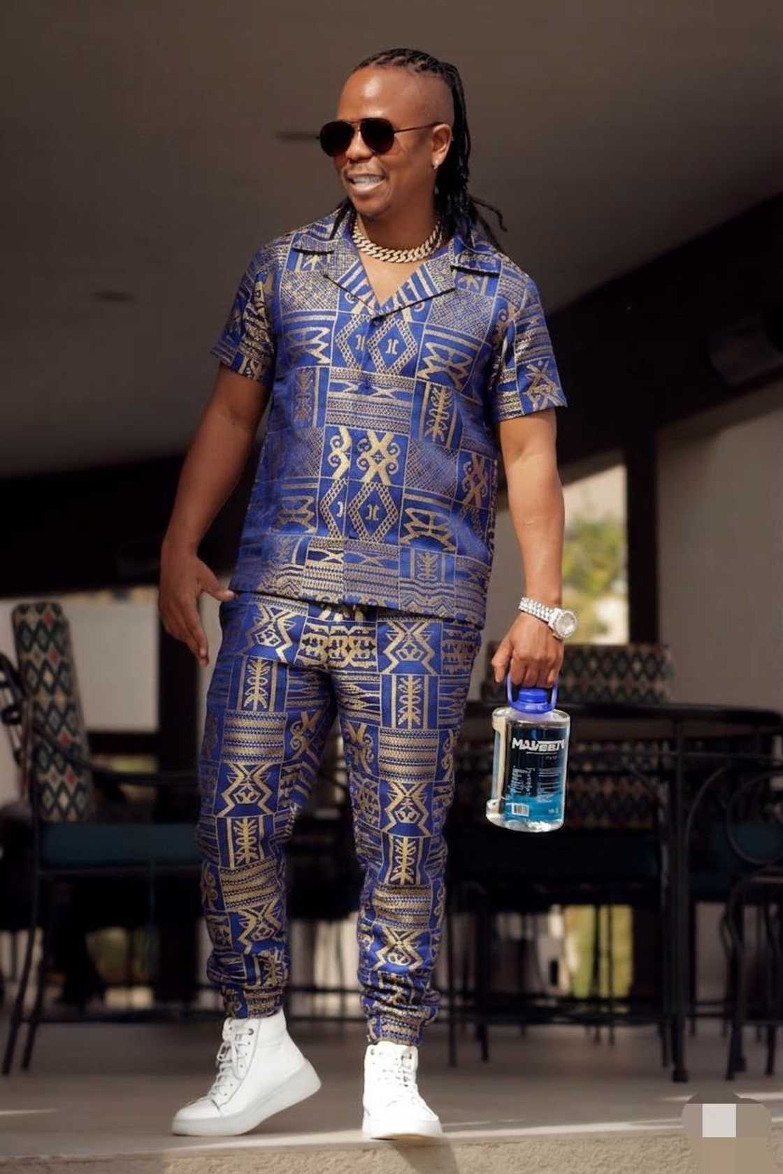 Vee Mampeezy has suppored Zimbabwe.