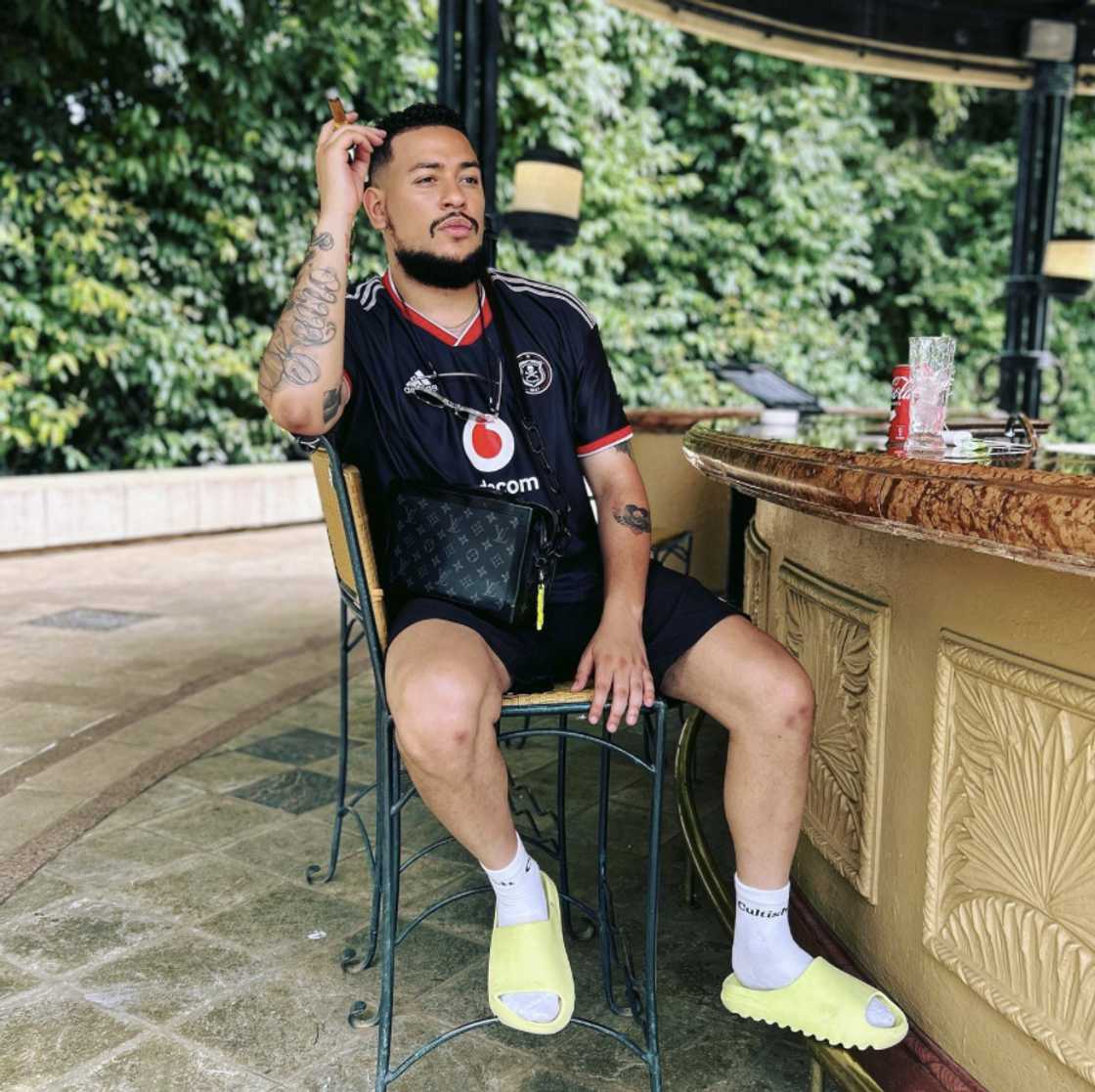 Mzansi speculated about the alleged sale of AKA's plaque Mzansi speculated about the alleged sale of AKA's plaque