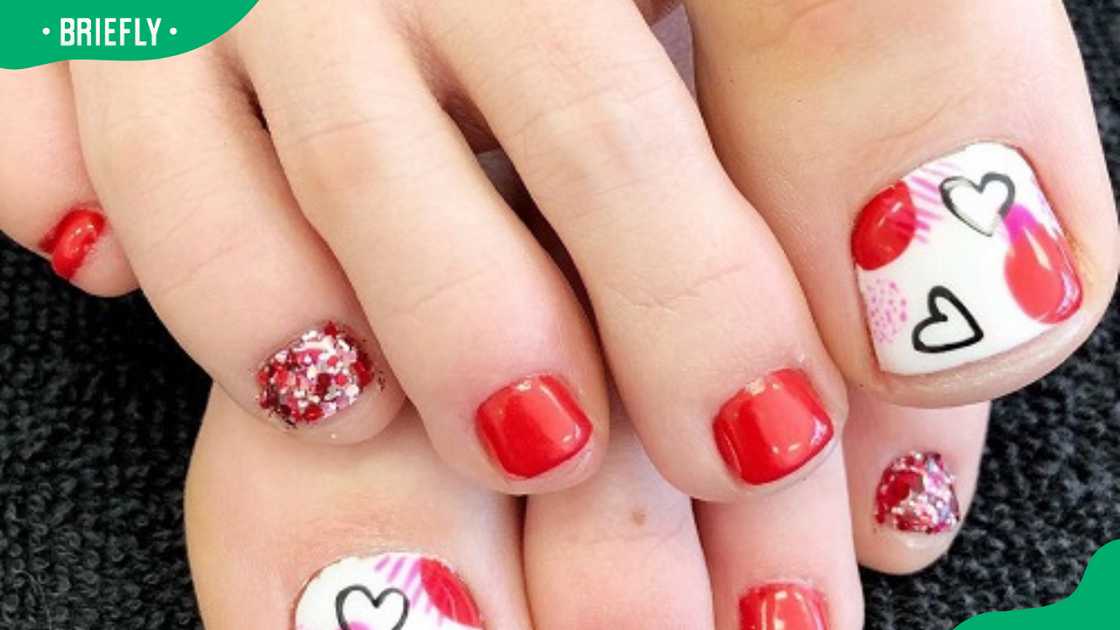 Hearts toenails Hearts toenails