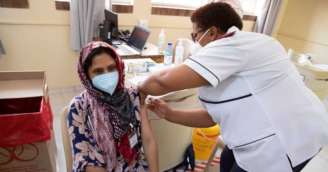 Coronavirus, Higher Premiums For Unvaccinated Clients, Discovery Life, Covid-19 vaccine Coronavirus, Higher Premiums For Unvaccinated Clients, Discovery Life, Covid-19 vaccine