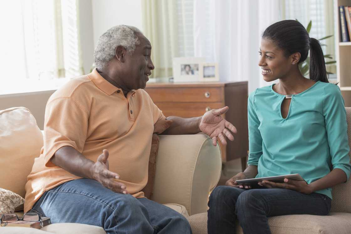 A fatehra nd his daughter talking A fatehra nd his daughter talking