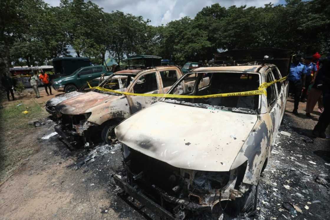 Burnt vehicles outside Kuje prison Burnt vehicles outside Kuje prison