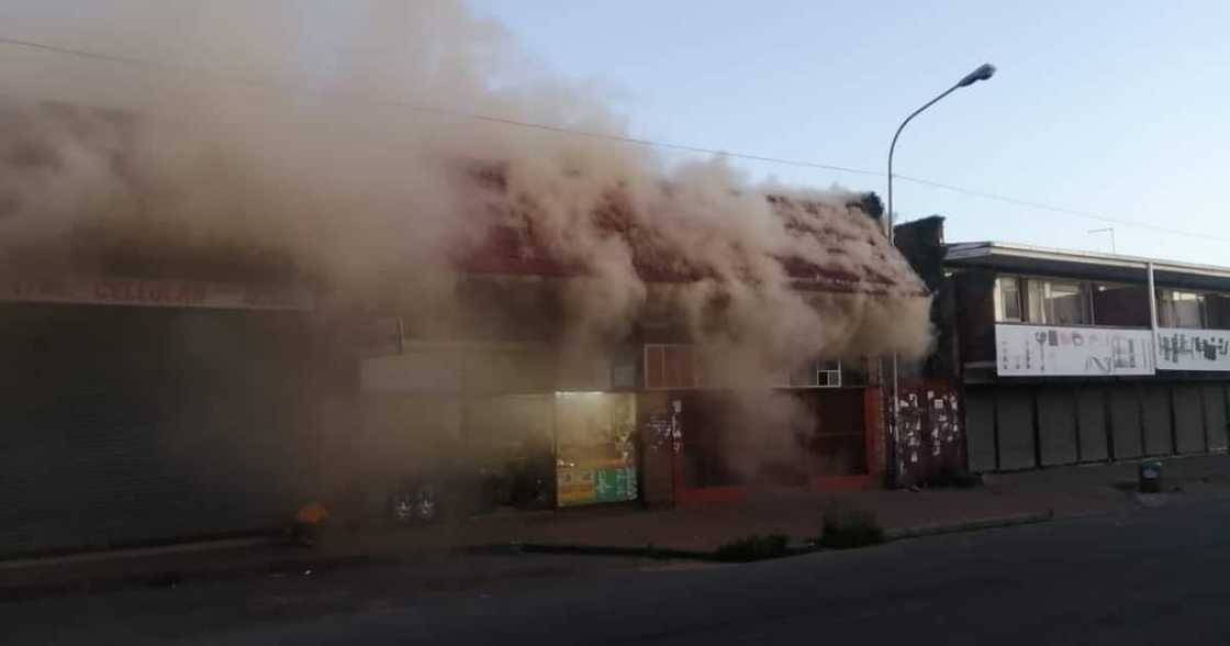 Brakpan Fire Engulfs 9 Stores While Flames Lick Nearby Hotel and Flat Brakpan Fire Engulfs 9 Stores While Flames Lick Nearby Hotel and Flat