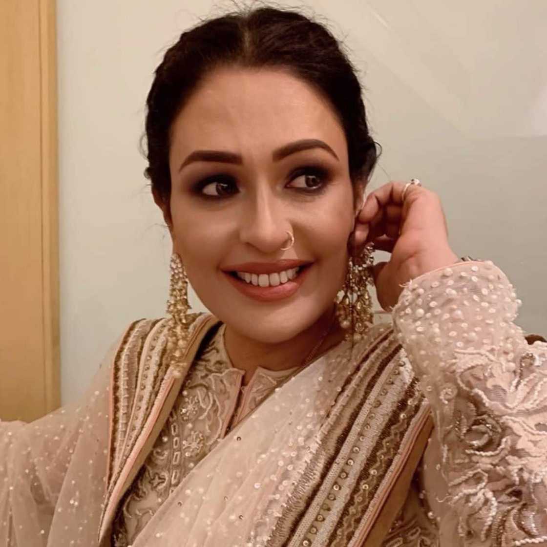 Zee World cast Zee World cast
