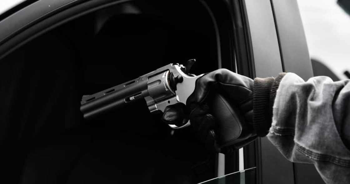 CCTV, Video, Clip, Robbers, Suspects, Assailants, Guns, Driver, Light delivery vehicle, LDV, Gate, Home, Rob, Social media, Twitter, Yusuf Abramjee, Lenasia CCTV, Video, Clip, Robbers, Suspects, Assailants, Guns, Driver, Light delivery vehicle, LDV, Gate, Home, Rob, Social media, Twitter, Yusuf Abramjee, Lenasia