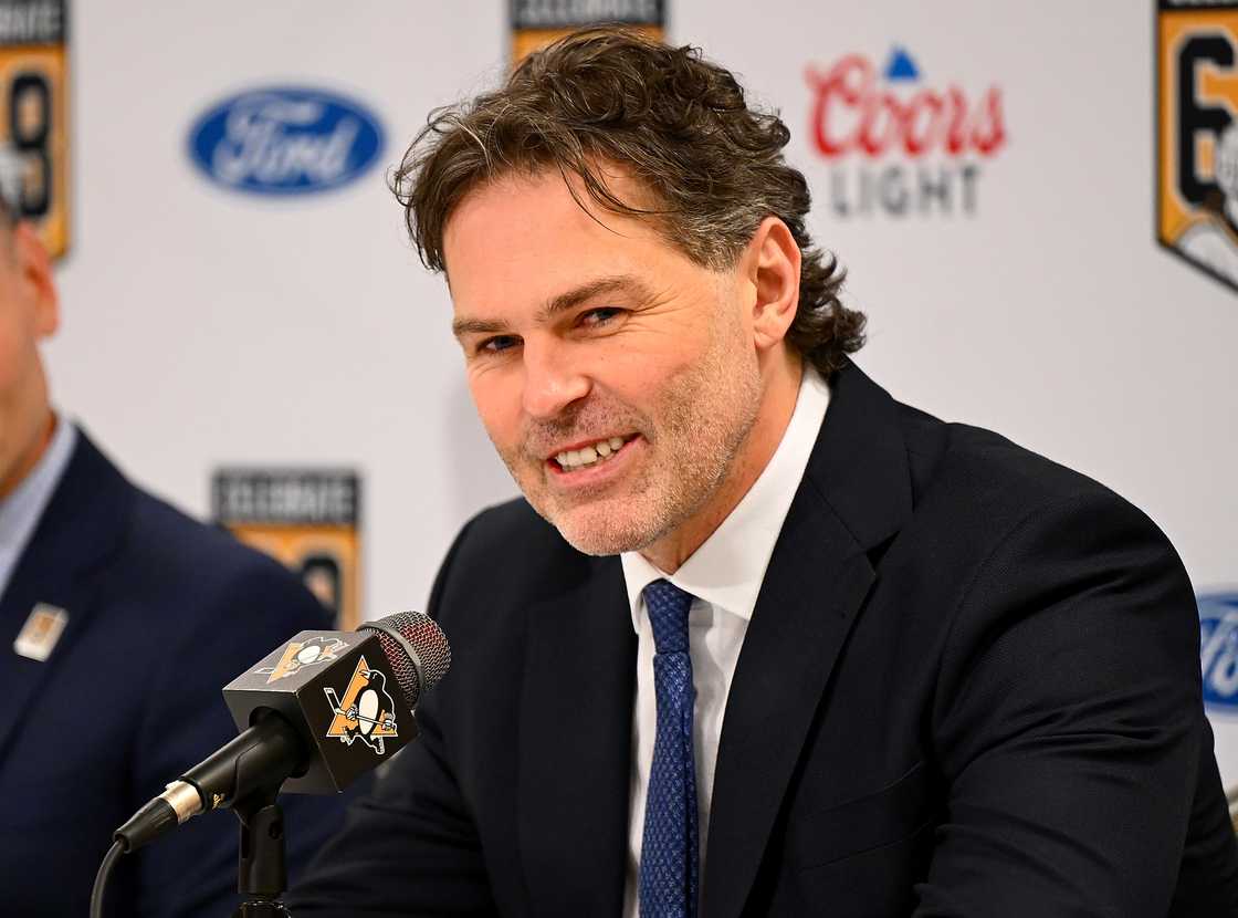 Jaromir Jagr speaking in Pittsburgh