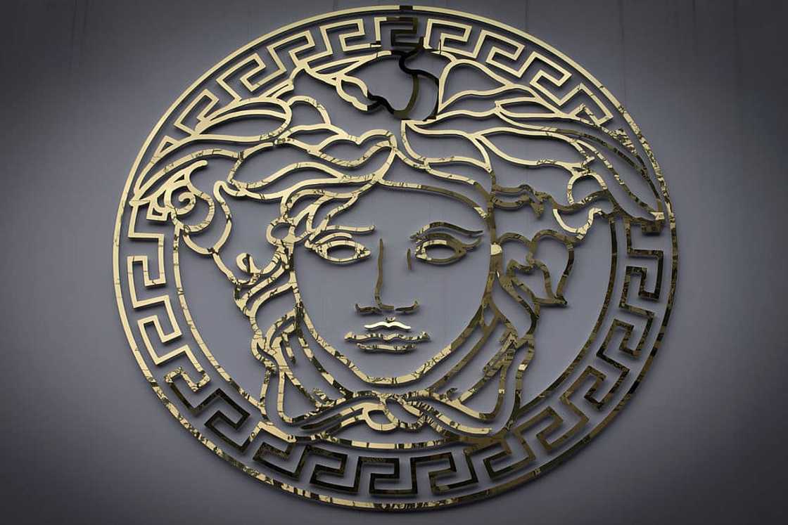 what made Versace so famous? what made Versace so famous?