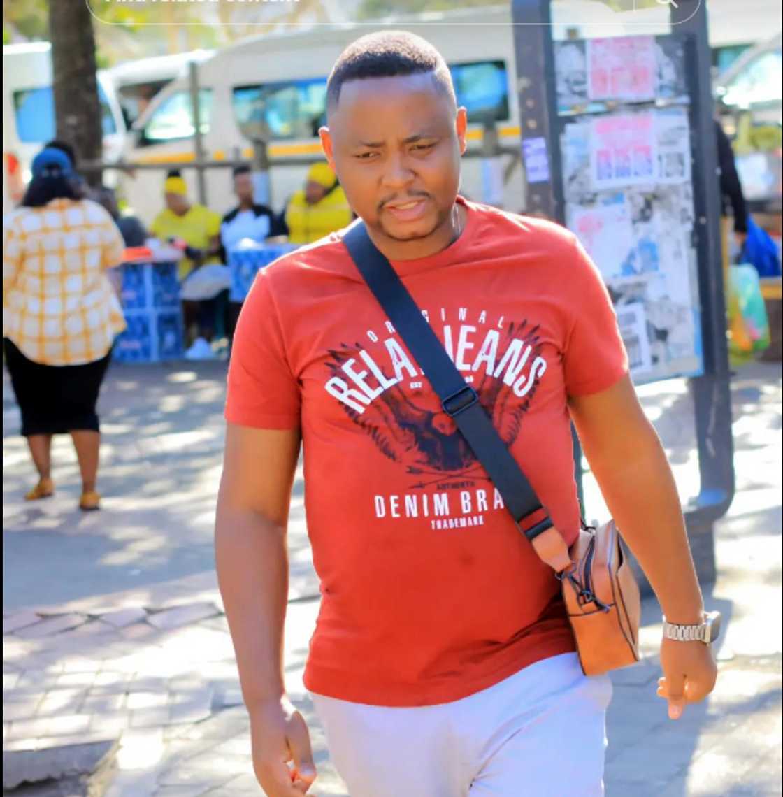 Social media users were in stitches after seeing a young girl refusing to listen to his dad while doing schoolwork Social media users were in stitches after seeing a young girl refusing to listen to his dad while doing schoolwork