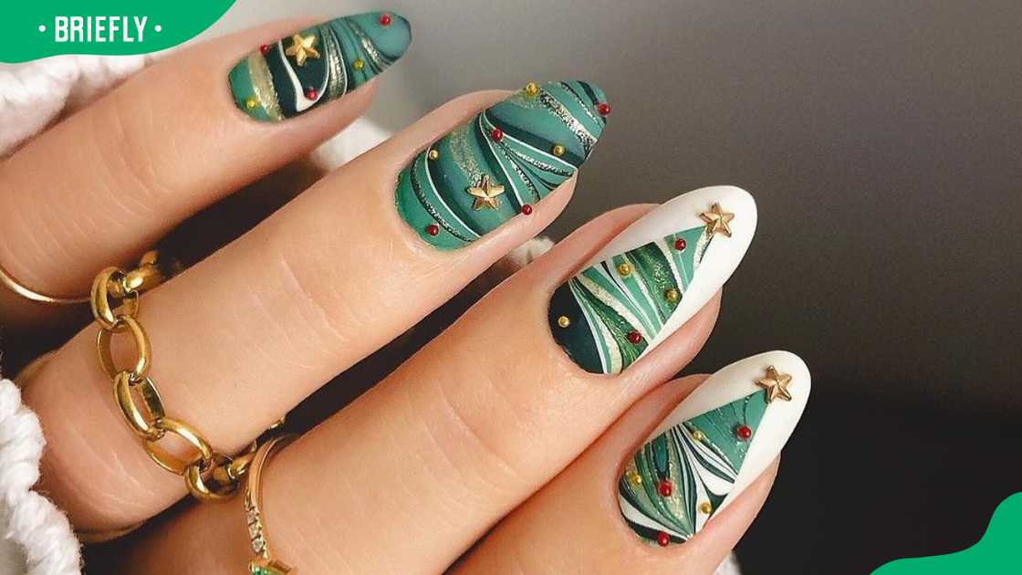 Christmas tree nail design Christmas tree nail design
