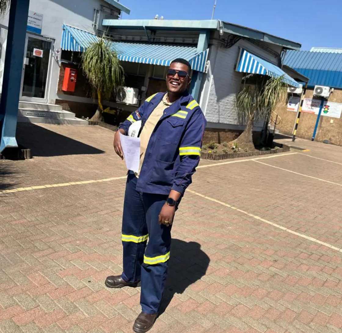 Social media user opened a debate about negligent drivers after seeing a taxi in an accident Social media user opened a debate about negligent drivers after seeing a taxi in an accident