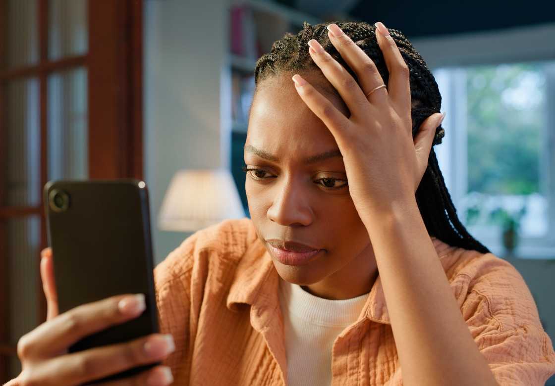 A lady reading texts A lady reading texts