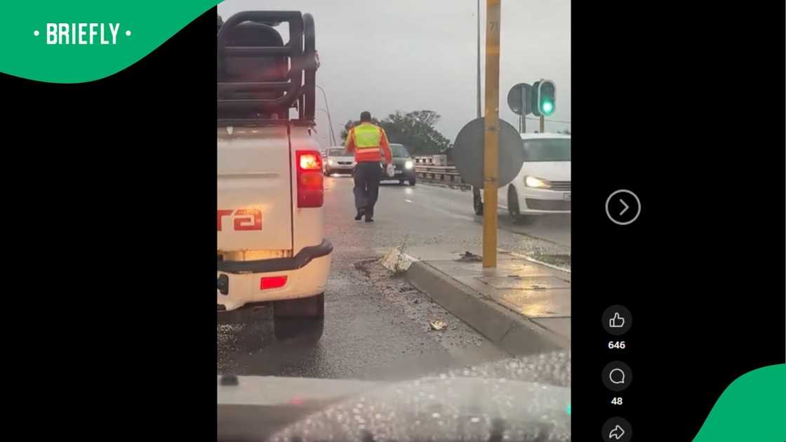 A post showed a happy traffic officer brightening moods. A post showed a happy traffic officer brightening moods.