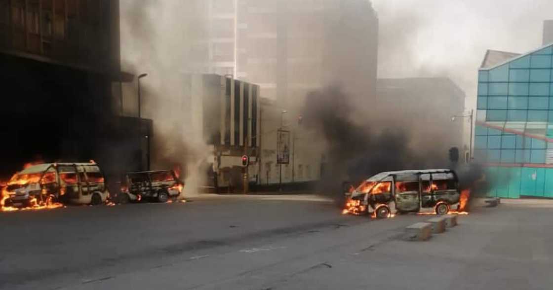 Taxi, Johannesburg CBD, Taxi violence, Carlton Centre, Incident, Wanderers Taxi Rank, Saffas, Government, Jacob Mambolo, National Taxi Alliance, NTA, Social media