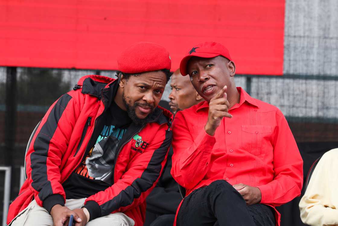 Dr Mbuyiseni Ndlozi chatting with EFF Leader Julius Malema Dr Mbuyiseni Ndlozi chatting with EFF Leader Julius Malema