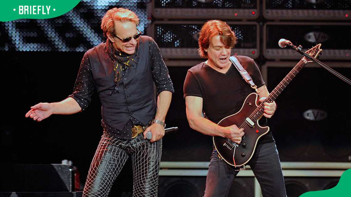David Lee Roth (L) and Eddie Van Halen (R) at the MGM Grand Garden Arena in 2012 David Lee Roth (L) and Eddie Van Halen (R) at the MGM Grand Garden Arena in 2012