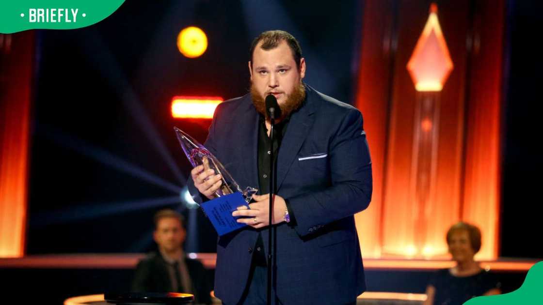 Luke Combs at the 54th Annual CMA Awards in 2020 Luke Combs at the 54th Annual CMA Awards in 2020