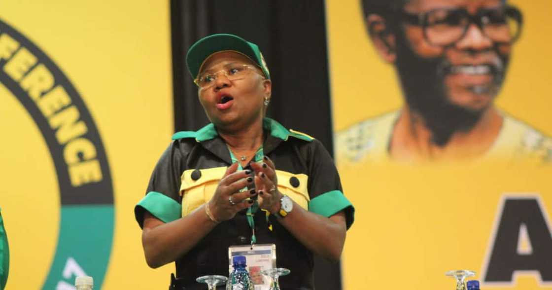 Lights Out: SA Minister Gets Hit With Loadshedding Mid-Interview Lights Out: SA Minister Gets Hit With Loadshedding Mid-Interview