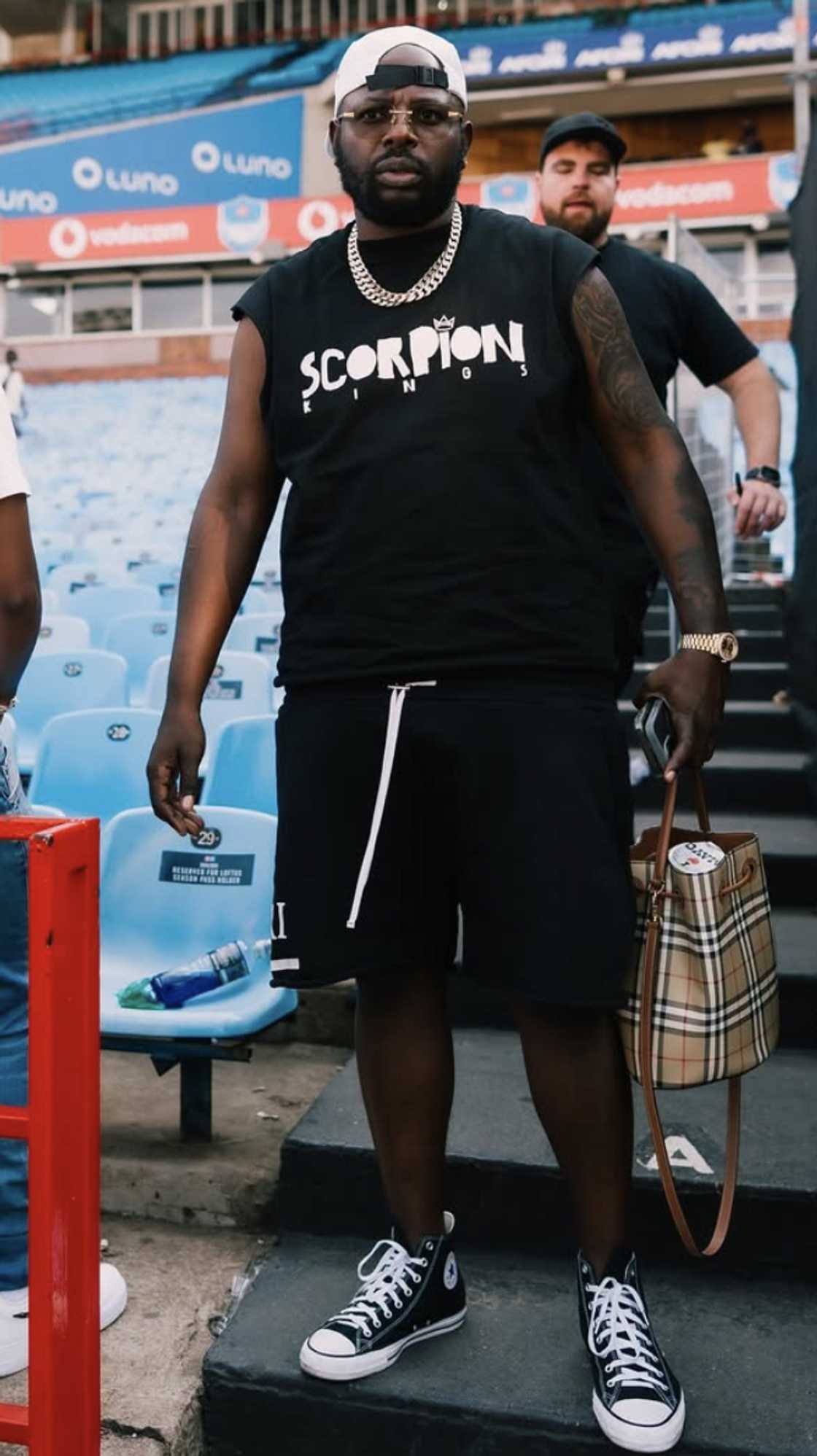 The online community was stunned by DJ Maphorisa's resemblance to his lookalike The online community was stunned by DJ Maphorisa's resemblance to his lookalike