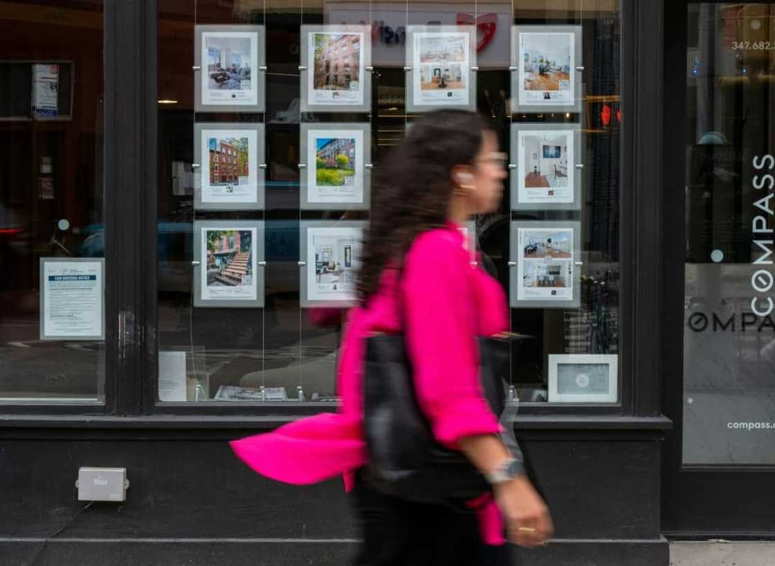 The rise in interest rates in the face of rampant inflation has aggravated the crisis by pushing would-be buyers in New York to rent The rise in interest rates in the face of rampant inflation has aggravated the crisis by pushing would-be buyers in New York to rent