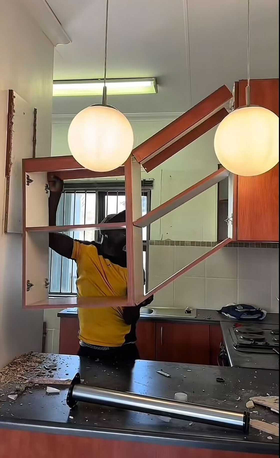 South Africans are impressed by a homeowner's stunning kitchen transformation. South Africans are impressed by a homeowner's stunning kitchen transformation.