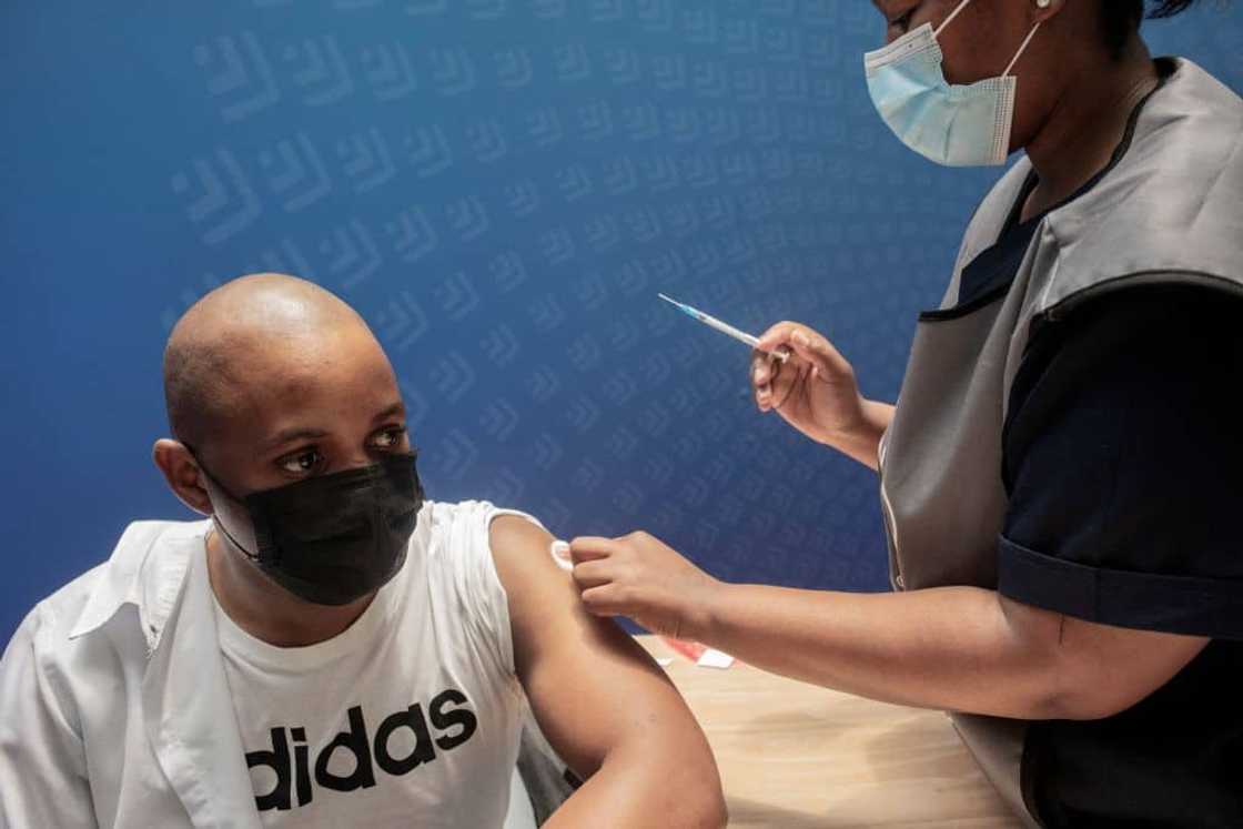 Covid-19, coronavirus, Omicron, healthcare workers, vaccine, Covid-related deaths Covid-19, coronavirus, Omicron, healthcare workers, vaccine, Covid-related deaths