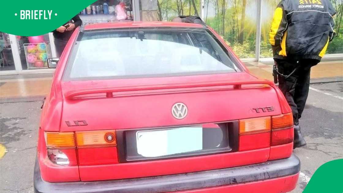 Armed robbery leads to arrests of 5 at Joburg shopping centre, among 2 women Armed robbery leads to arrests of 5 at Joburg shopping centre, among 2 women
